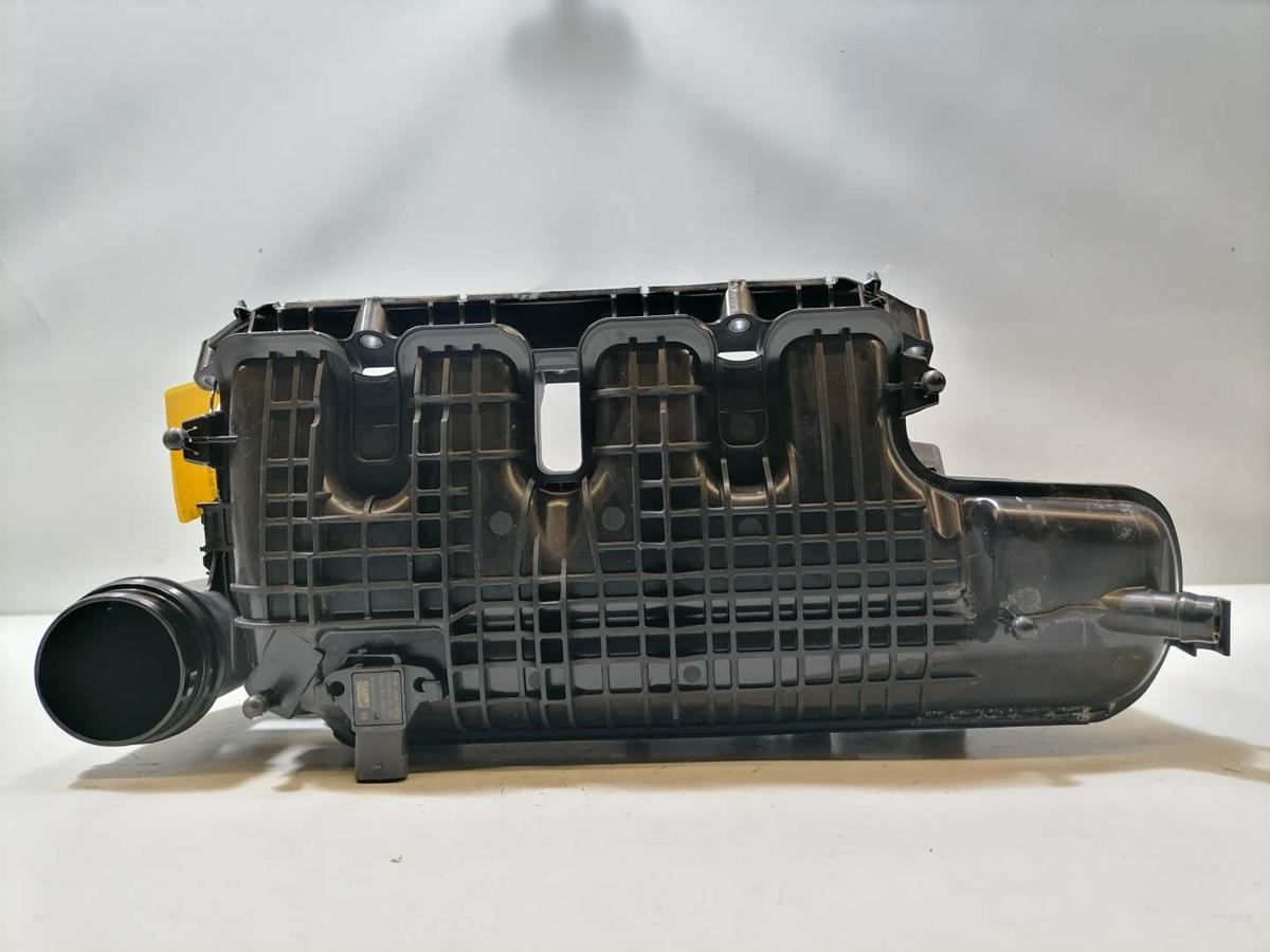 VW Passat B9 original Ladeluftk&uuml;hler mit Ansaugbr&uuml;cke 1,5 E-Hybrid 110KW Bj.2024